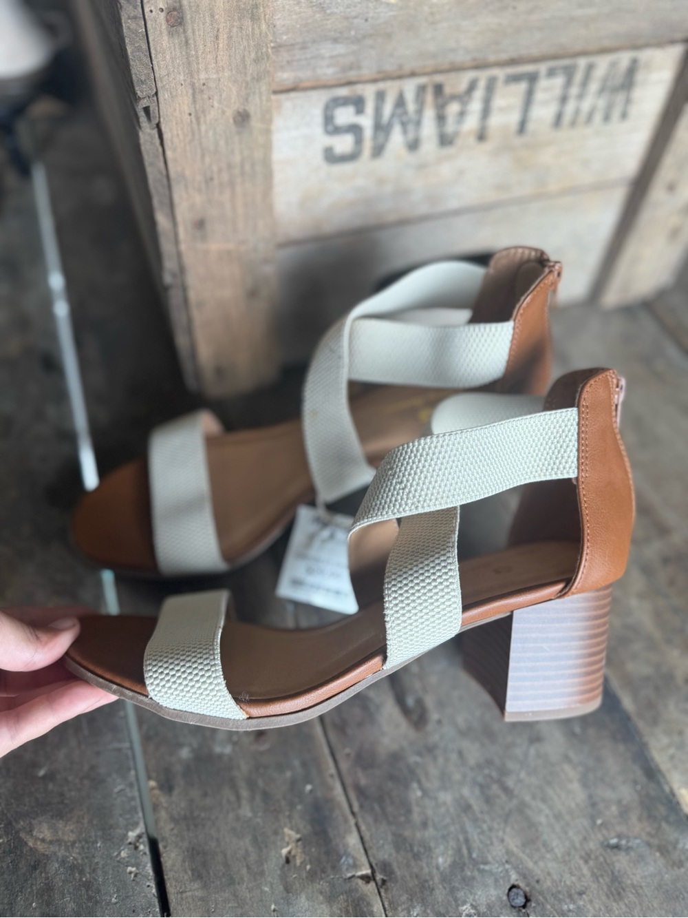 Tommy Bahama Women’s Size 9.5 Strappy Block Heel Sandals Cream Tan NWT
